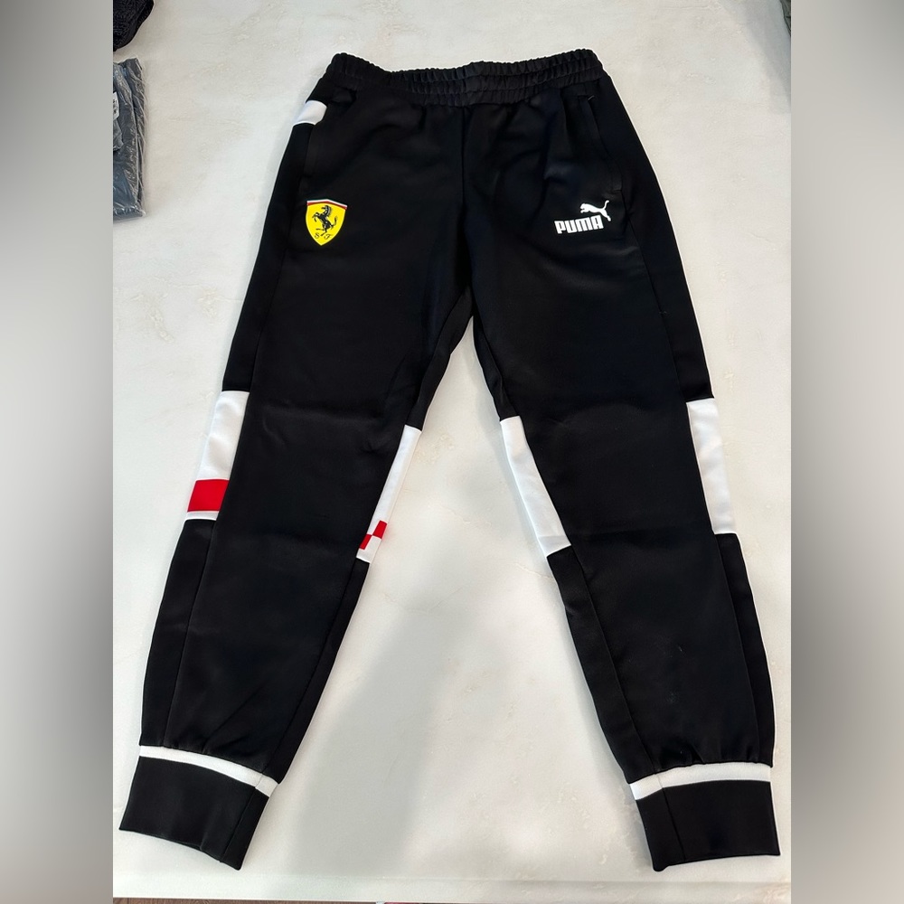 NWOT Men’s Ferrari Puma Sweatpants Size L